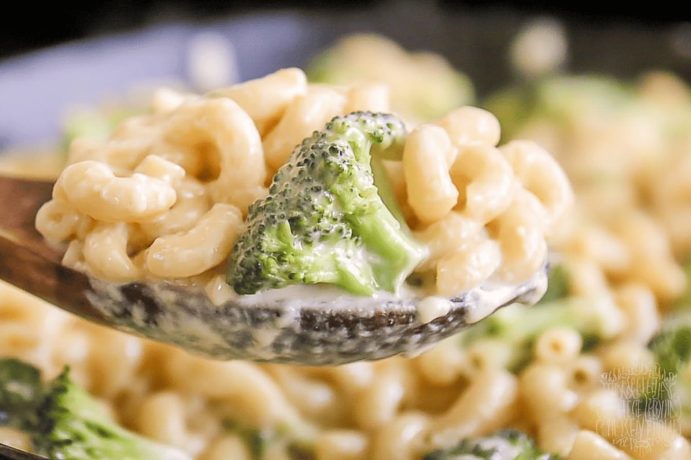Creamy White Cheddar Broccoli Mac and Cheese