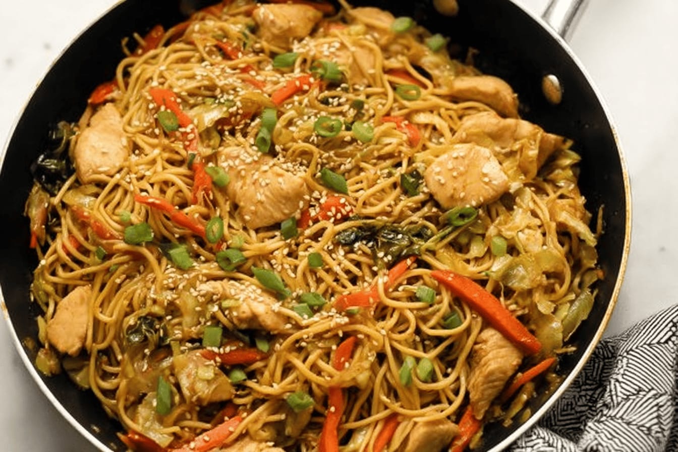 Easy Chicken Chow Mein Recipe for Home Cooks