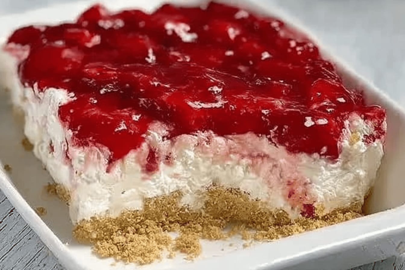 Delicious Strawberry Cheesecake Dump Cake Recipe