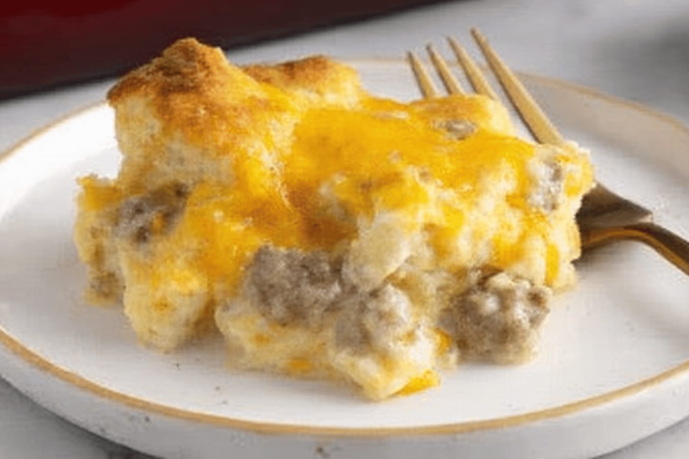 Delicious Biscuits and Gravy Casserole Recipe