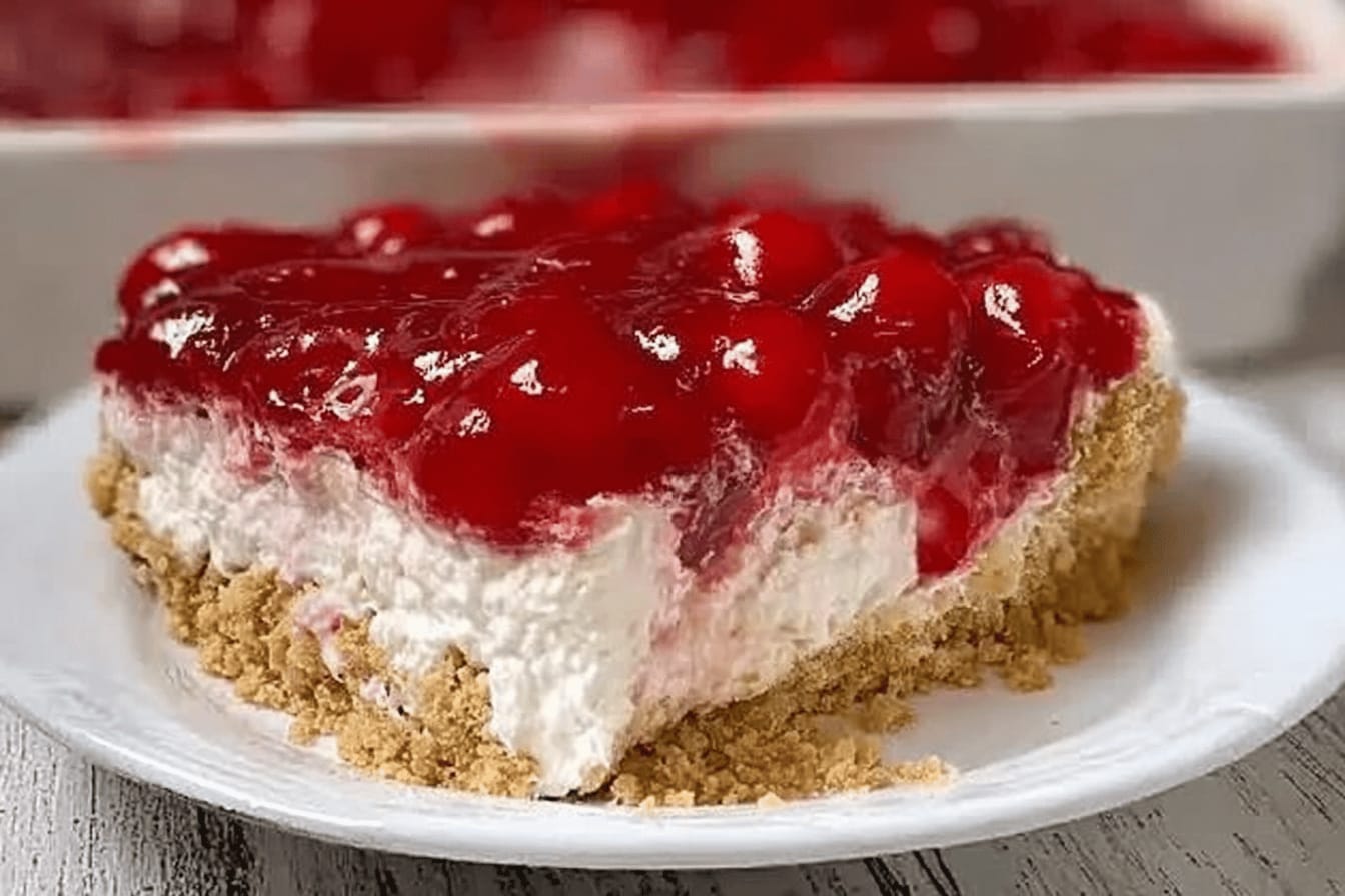 Delicious Strawberry Cheesecake Dump Cake Recipe