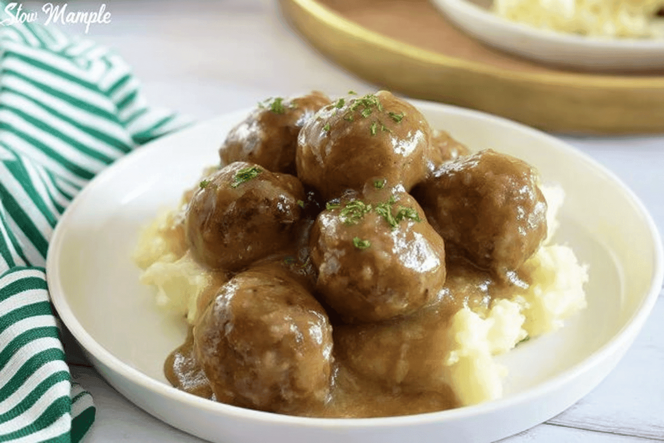 Slow Cooker Meatballs in Rich Gravy Recipe