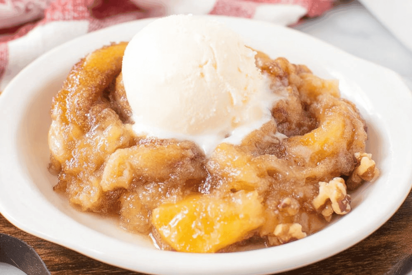 Cinnamon Roll Peach Cobbler Delight