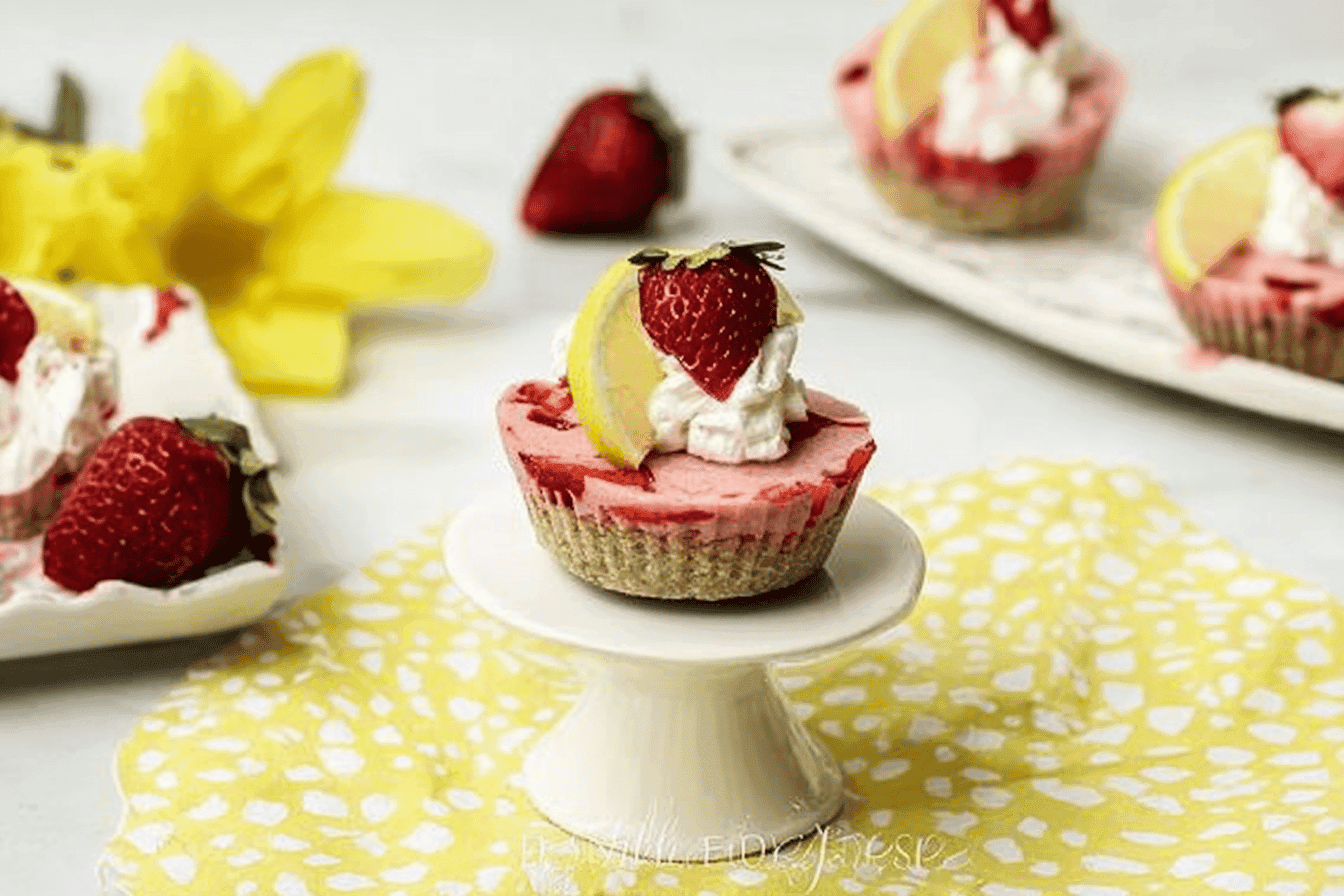 No-Bake Strawberry Lemonade Mini Cheesecakes Recipe