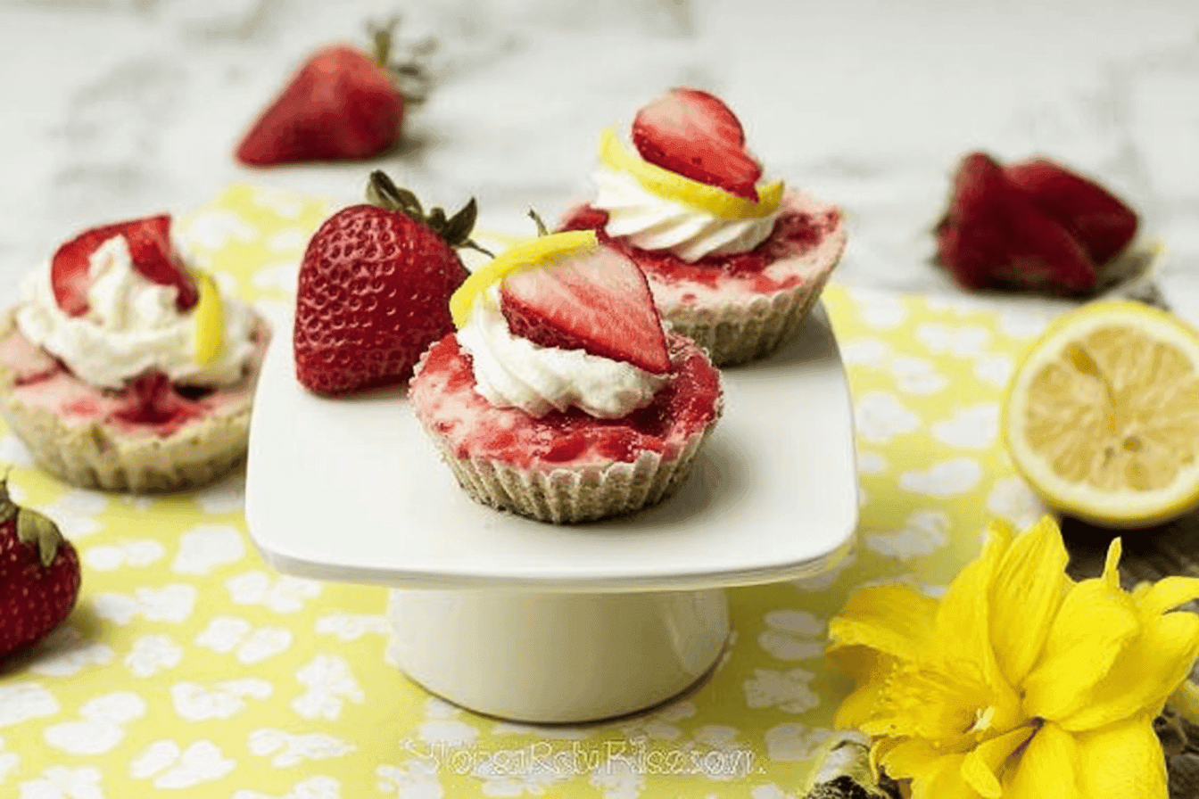 No-Bake Strawberry Lemonade Mini Cheesecakes Recipe
